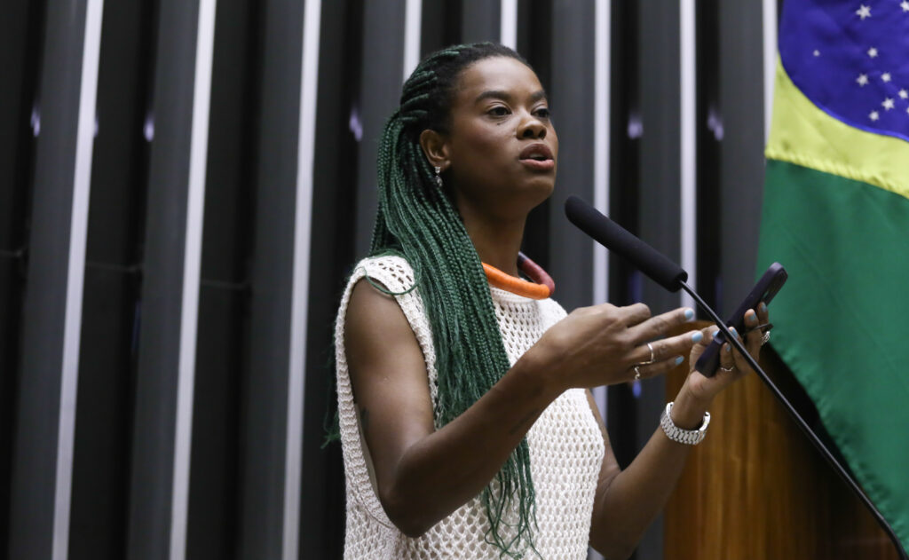 Carol Dartora denuncia execução de jovens negros pela PM do Paraná e cobra responsabilidade do governador Ratinho Júnior