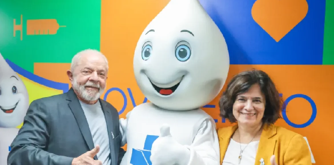 Presidente Lula, Zé Gotinha e ministra da Saúde, Nisia Trindade - Foto: Ricardo Stuckert
